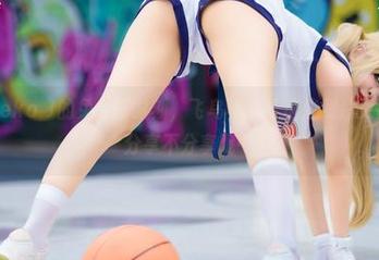 又是Umeko J的兔女郎时刻，飞鸟马时让这些照片更显风骚，分享不分享呢…